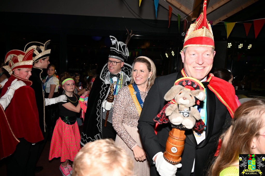 ../Images/Jeugddisco Glow in the Dark 049.jpg